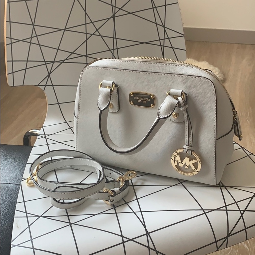 NWOT MK white top Handel cross body bag